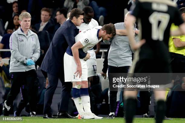 Jan Vertonghen of Tottenham Hotspur leaves the pitch injuried during the UEFA Champions League match between Tottenham Hotspur v Ajax at the...