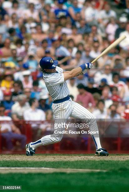 Robin Yount of the Milwaukee Brewers bats during a Major League Baseball game circa 1988 at Milwaukee County Stadium in Milwaukee, Wisconsin. Yount...