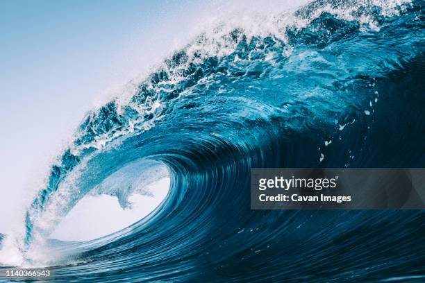 heavy and blue wave of tenerife - ola fotografías e imágenes de stock