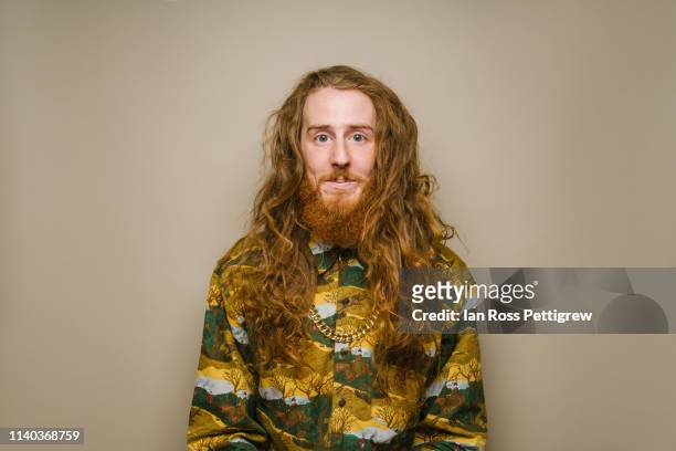 young bearded hipster with beard - langes haar stock-fotos und bilder