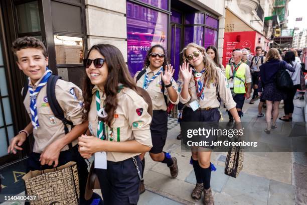 London, Portuguese Rover Scouts on field trip.