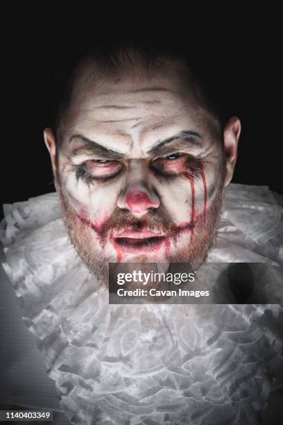 portrait of a scary evil clown. studio shot with horrible face art - killer clown stockfoto's en -beelden