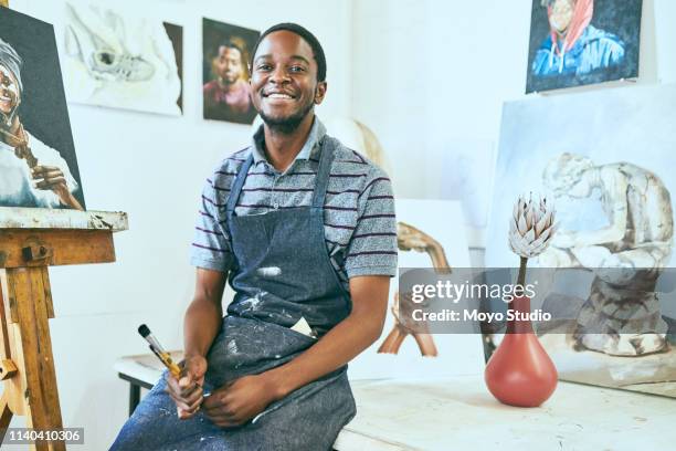 pon tu corazón en tu arte - oficio artístico fotografías e imágenes de stock