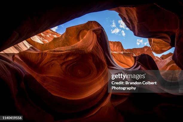 antelope canyon travel - slot canyon stockfoto's en -beelden