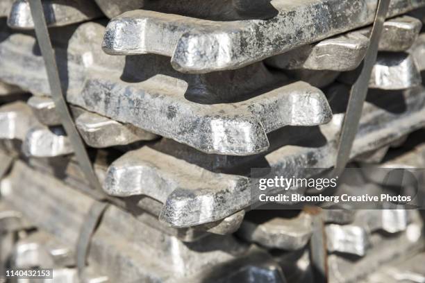 bundles of aluminum ingots - aluminium ingots stockfoto's en -beelden