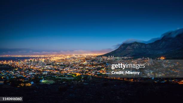cape town panorama at night south africa - table mountain cape town imagens e fotografias de stock
