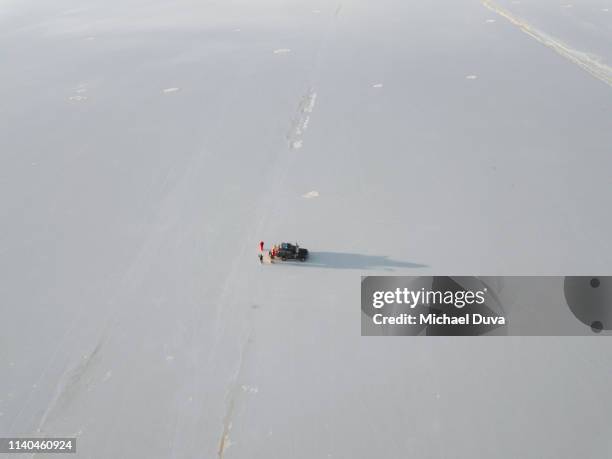 people posing salt flat - salt flats stock pictures, royalty-free photos & images