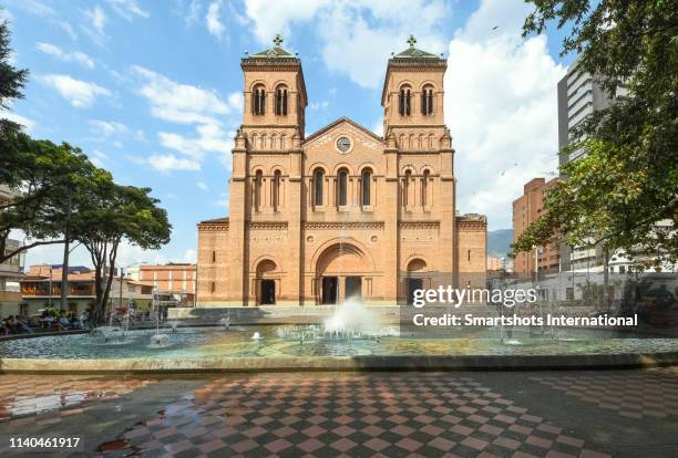 facade of the metropolitan cathedral of medellin in antioquia department, colombia - marktplein stockfoto's en -beelden
