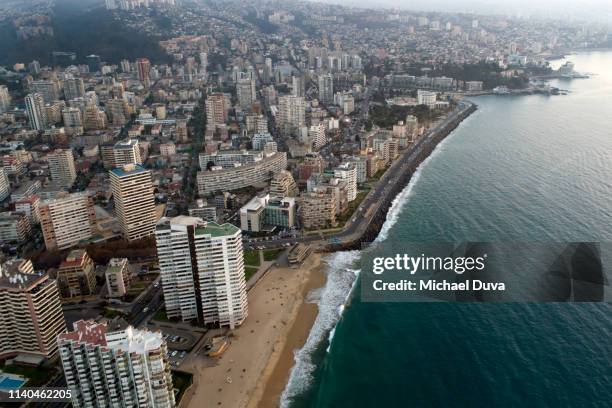 panorama of buildings and skyline aerial view - valparaíso chili stockfoto's en -beelden