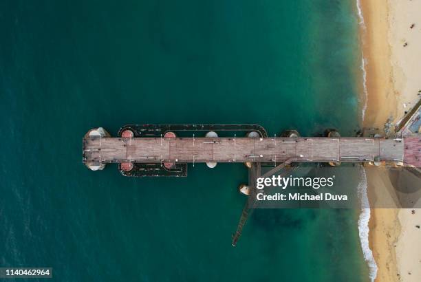 beach and fishing pier on the pacific ocean - viña del mar stockfoto's en -beelden