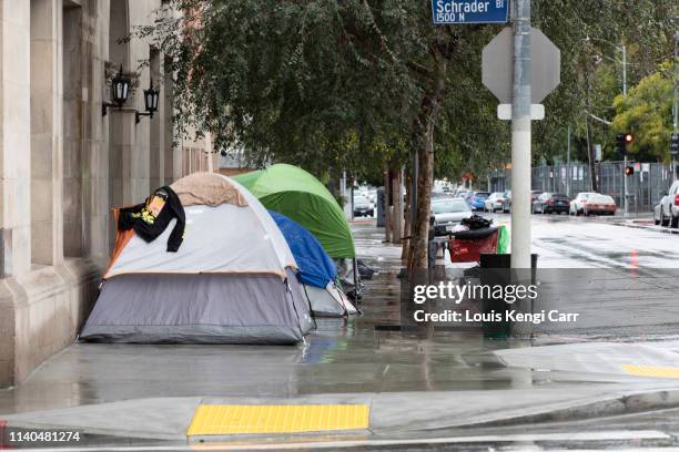 Homeless While Raining Rain Homeless Shelter Photos and Premium High Res Pictures - Getty Images