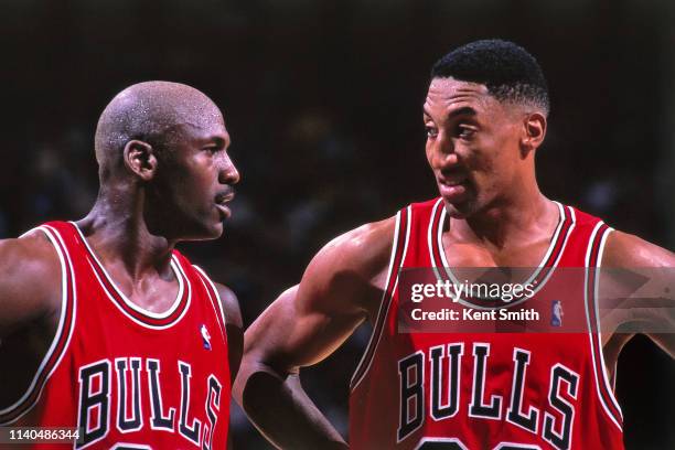 Michael Jordan and Scottie Pippen of the Chicago Bulls huddle together against the Charlotte Hornets on May 8, 1998 at Charlotte Coliseum in...