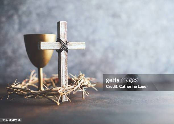 crown of thorns with cross and chalice. religious easter - catholicism ストックフォトと画像