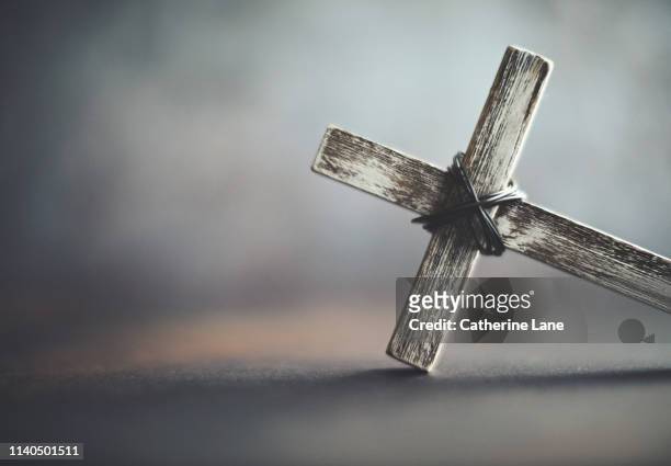 cross with copy space - good friday stock pictures, royalty-free photos & images