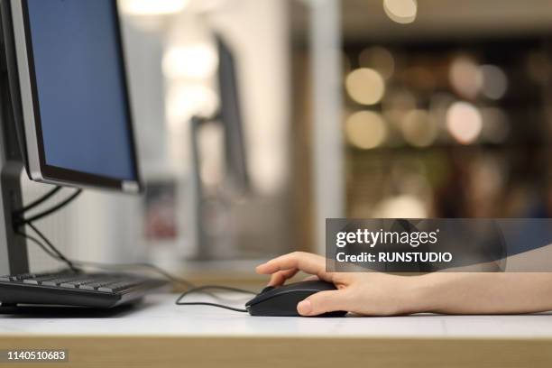 Woman Using Computer Mouse 6,536 Mouse (Computing) Stock Photos, High-Res Pictures, and Images ...