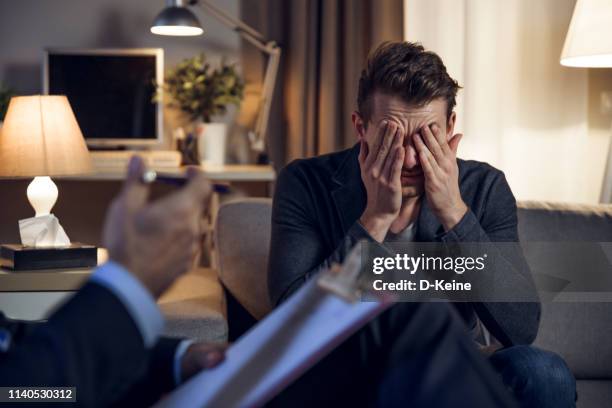 psychologist interviewing patient - suicide imagens e fotografias de stock