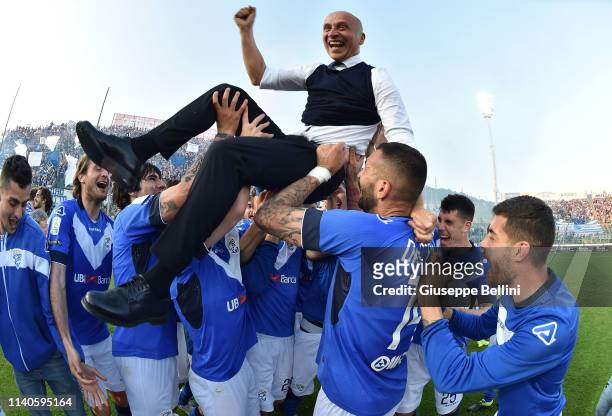 Eugenio Corini head coach of Brescia Calcio celebrates with his players winning the Serie B championship after the Serie B match between Brescia...