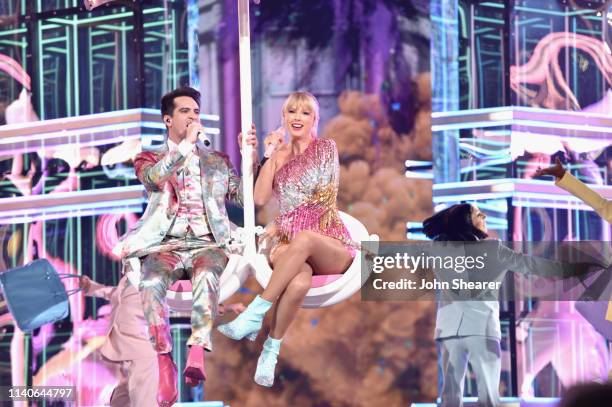 Brendon Urie and Taylor Swift perform onstage during the 2019 Billboard Music Awards at MGM Grand Garden Arena on May 1, 2019 in Las Vegas, Nevada.