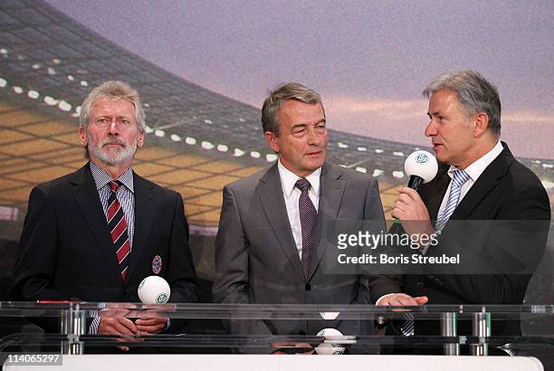 Paul Breitner, representative of FC Bayern Muenchen, Wolfgang Niersbach, general secretary of the DFB and Klaus Wowereit, mayor of Berlin attend the...