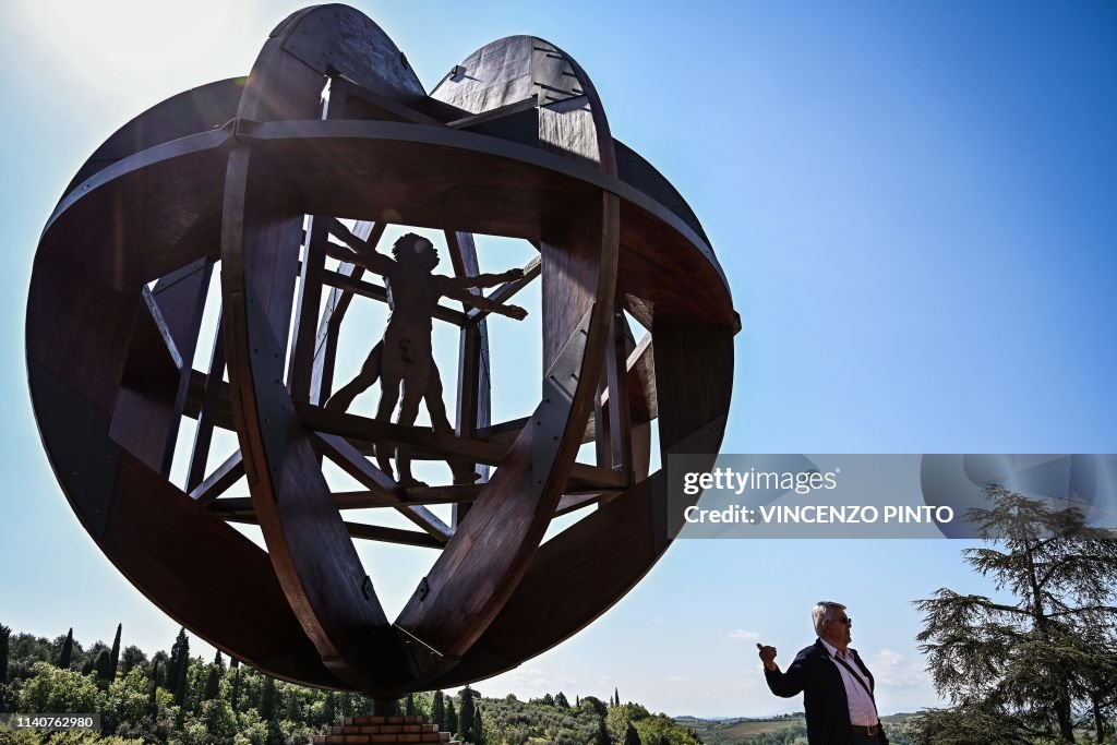 ITALY-CULTURE-DAVINCI-ANNIVERSARY-HAIR