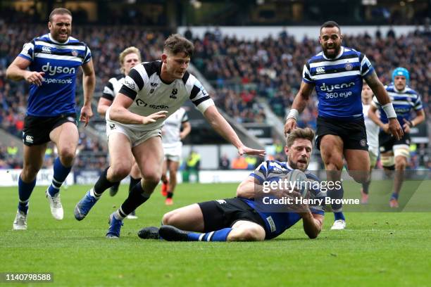 Rhys Priestland of Bath Rugby touches down to score his team's fourth try during the Gallagher Premiership Rugby match between Bath Rugby and Bristol...