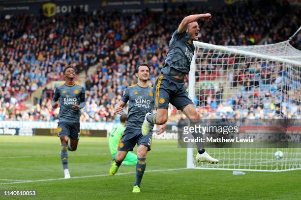 Jamie Vardy of Leicester City celebrates after scoring his team's fourth goal with his team mates during the Premier League match between...