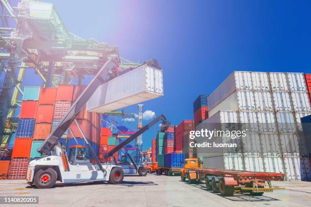 poort - freight truck loading stockfoto's en -beelden