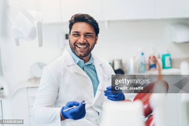 smiling dentist - dentista imagens e fotografias de stock