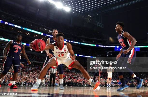 De'Andre Hunter of the Virginia Cavaliers handles the ball in the first half against the Auburn Tigers during the 2019 NCAA Final Four semifinal at...