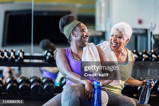 Las mujeres afroamericanas en el gimnasio Las mujeres afroamericanas en el gimnasio