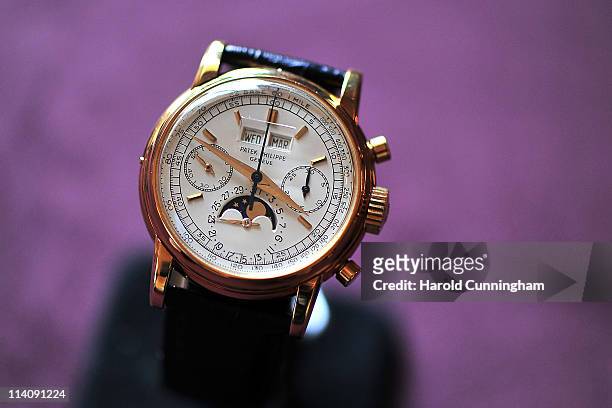 Highlight of the auction, an extremely rare yellow gold Patek Philippe chronograph with perpetual calendar and moon phases, valued at 665'000 USD -...