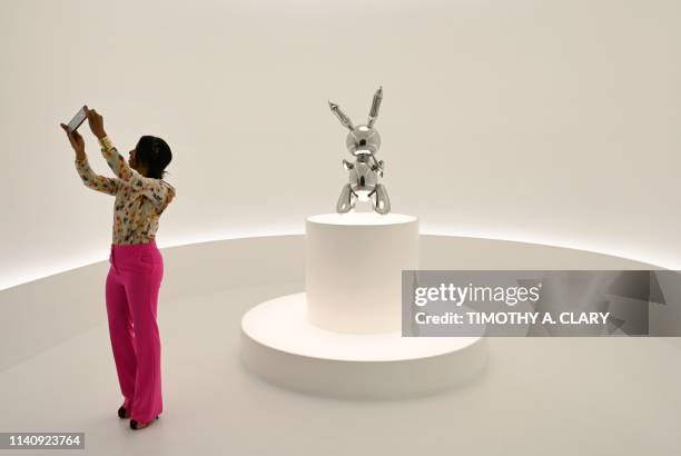 Jeff Coombs Rabbit 123 Jeff Koons Rabbit Stock Photos, High-Res Pictures, and Images ...
