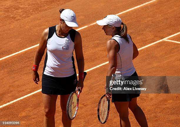 Liezel Huber and Lisa Raymond of USA talk during their match against Shuai Peng and Jie Zheng of China during day four of the Internazionali BNL...