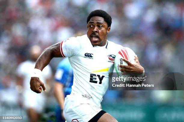 Kevon Williams of USA runs in to score a try against Fiji on day three of the Cathay Pacific/HSBC Hong Kong Sevens at the Hong Kong Stadium on April...
