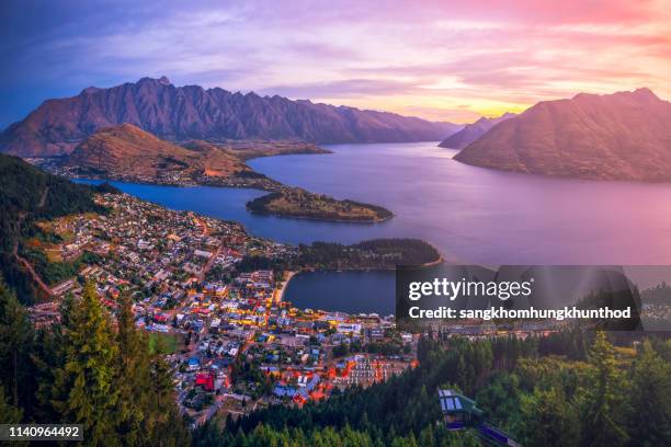 aerial view of queenstown at sunset, south island, new zealand - queenstown fotografías e imágenes de stock