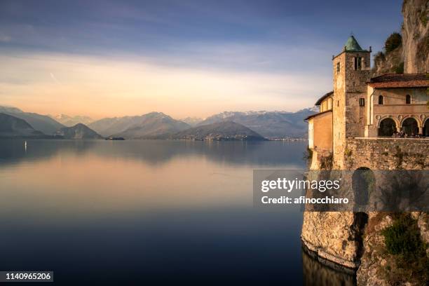 hermitage of santa caterina del sasso by lake maggiore, varese, lombardy, italy - lago maggiore - fotografias e filmes do acervo