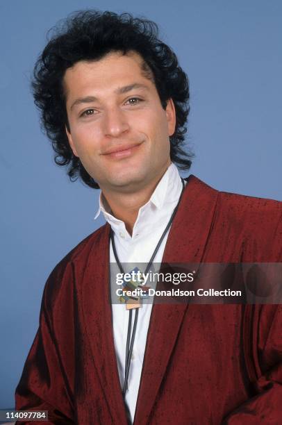 Comedian Howie Mandel poses for a portrait in c.1985 in Los Angeles, California.