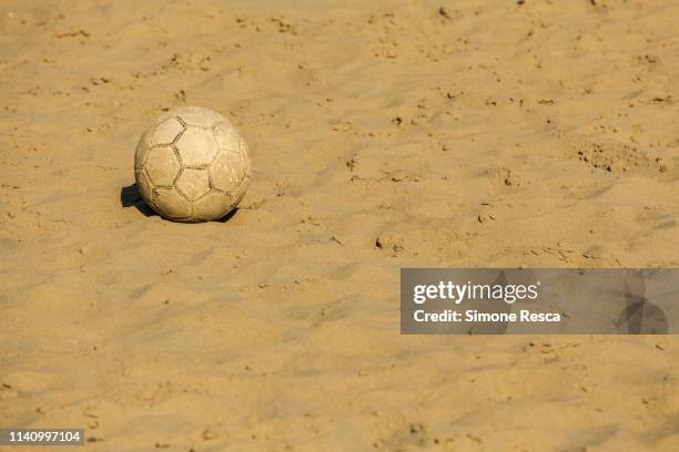 Flatation Example Ball Example Flattened Ball Photos and Premium High Res Pictures - Getty Images