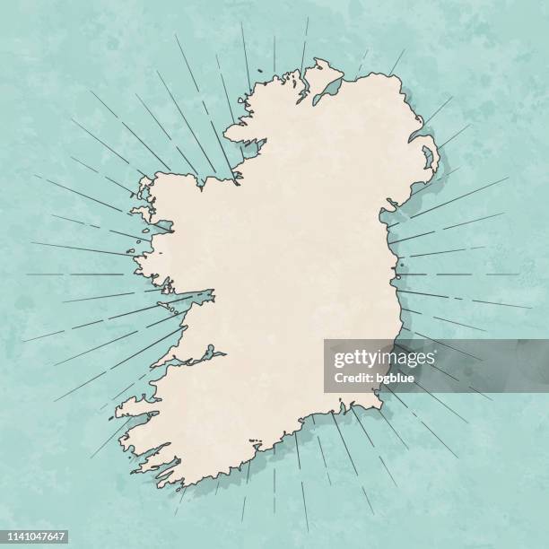 irland-karte im retro-vintage-stil-altes strukturiertes papier - ireland map stock-grafiken, -clipart, -cartoons und -symbole