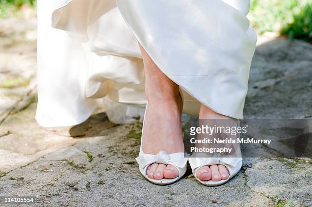 bride's shoes - wedding feet stock-fotos und bilder