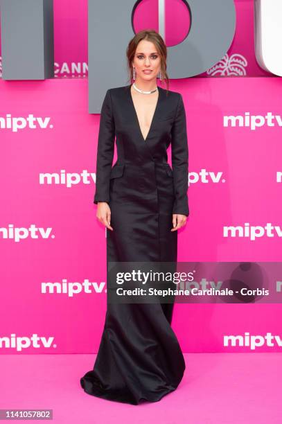 Cast member of 'Instinto', Spanish actress Silvia Alonso poses on the pink carpet during the 2nd Canneseries - International Series Festival : Day...