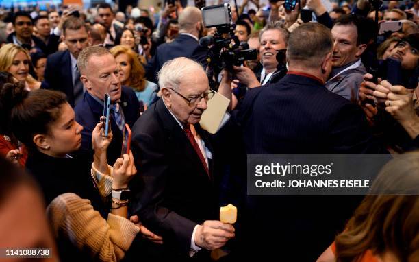 Warren Buffett , CEO of Berkshire Hathaway, is surrounded by press and fans as he arrives at the 2019 annual shareholders meeting in Omaha, Nebraska,...