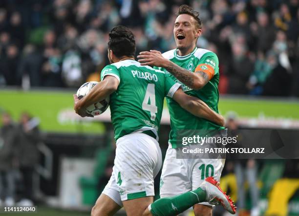 Bremen's Peruvian forward Claudio Pizarro celebrates scoring with his team-mate German forward Max Kruse during the German first division Bundesliga...