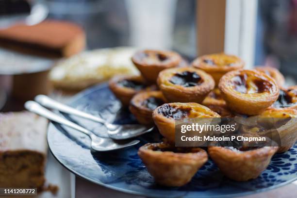 pastel de nata (pastéis de nata or pastel de belém) are also commonly known as portuguese custard tarts - ポルトガル文化 ストックフォトと画像