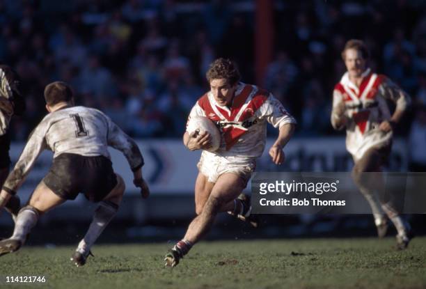 Neil Holding of St Helens attempts to move past Alan Tait of Widnes during the Silk Cut Challenge Cup Semi-final at Wigan on 11th March 1989. St...