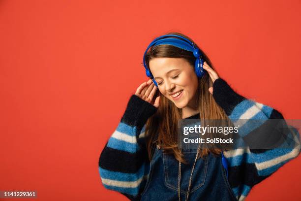 jamming out - headphones eyes closed stock pictures, royalty-free photos & images