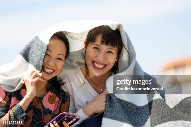 schattig meisje vriend - zustand stockfoto's en -beelden