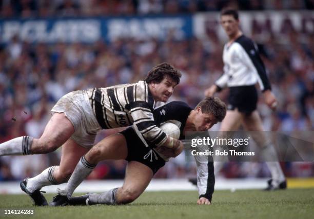 Gary Pearce of Hull tackles Alan Tait of Widnes during the Stones Rugby League Premiership Final at Old Trafford, Manchester on 14th May 1989. Widnes...