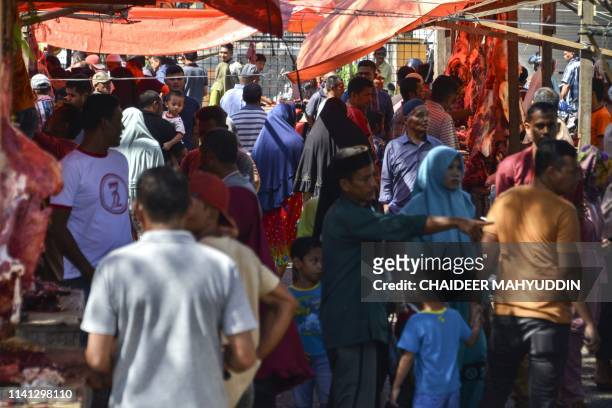 This picture taken on May 4, 2019 shows Acehnese shopping for meat at a traditional market in Banda Aceh to welcome the holy month of Ramadan. - From...