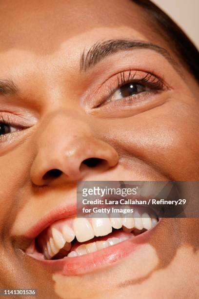 closeup portrait of young confident woman smiling - beauty skin woman stockfoto's en -beelden